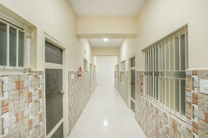 Room 8 of 9