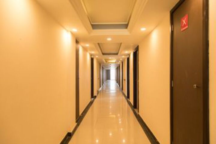 Ballroom/Hall 15 of 24