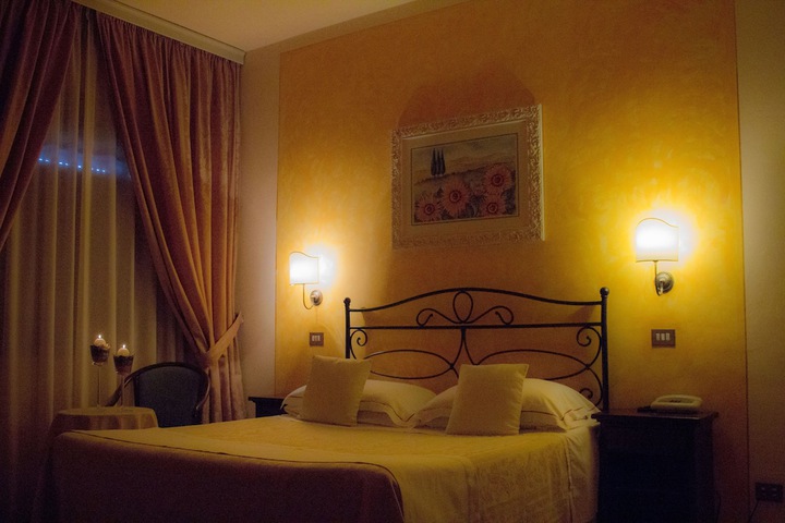 Room 16 of 60