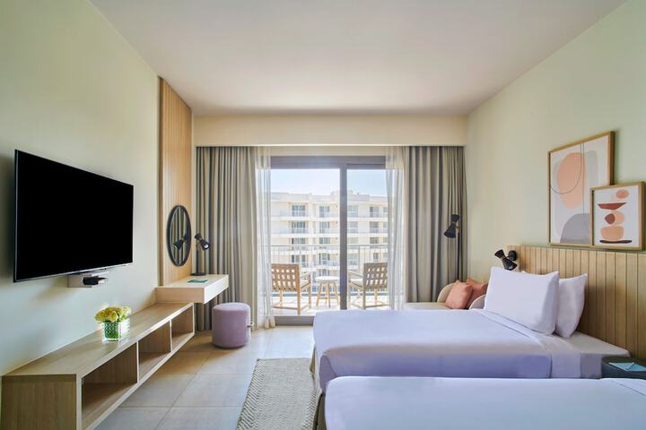 Room 6 of 14