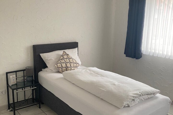 Room 8 of 35