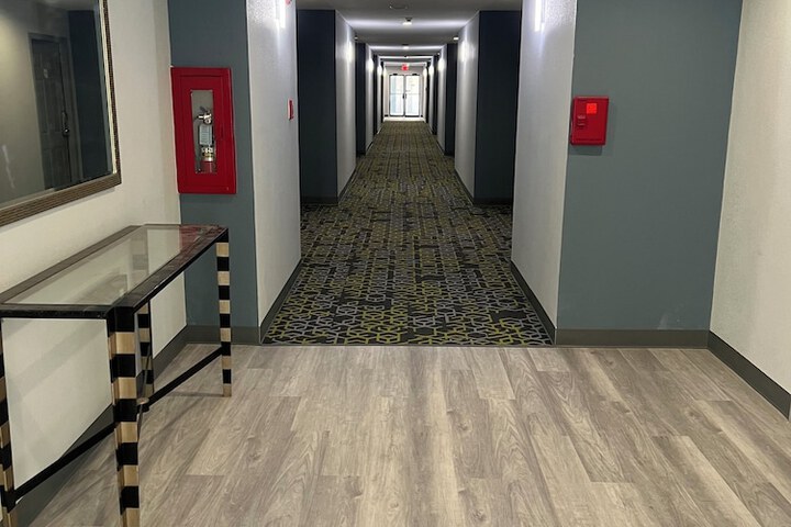 Ballroom/Hall 10 of 14