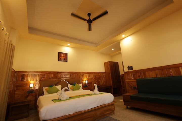 Room 13 of 23