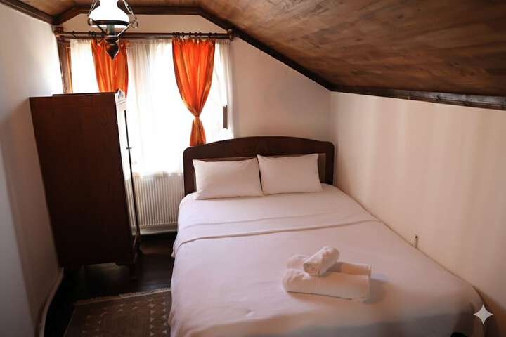 Room 15 of 25