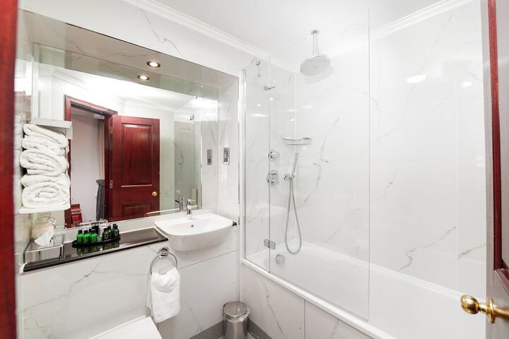 Clean Restrooms