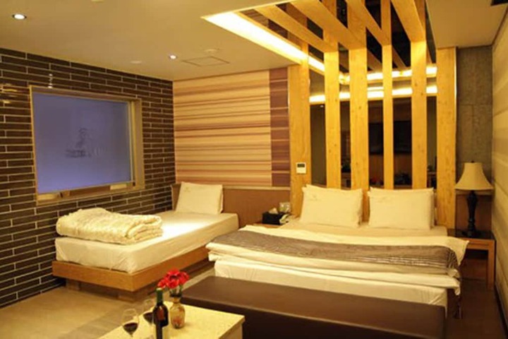 Room 13 of 29