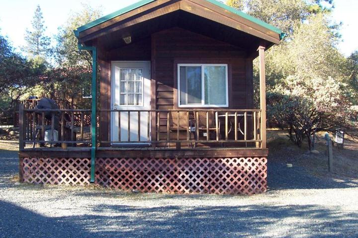 Exterior of Lake of the Springs Camping Resort Cabin 3