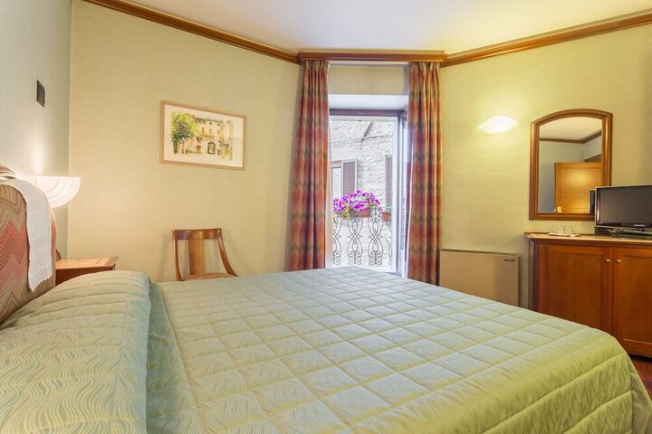 General 4 of 18
