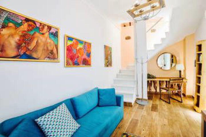 COSMOPOLITAN HOUSE