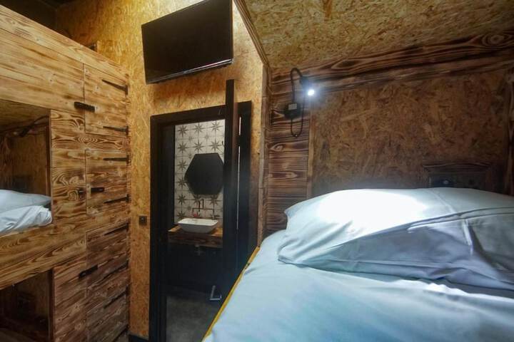 Room 6 of 25