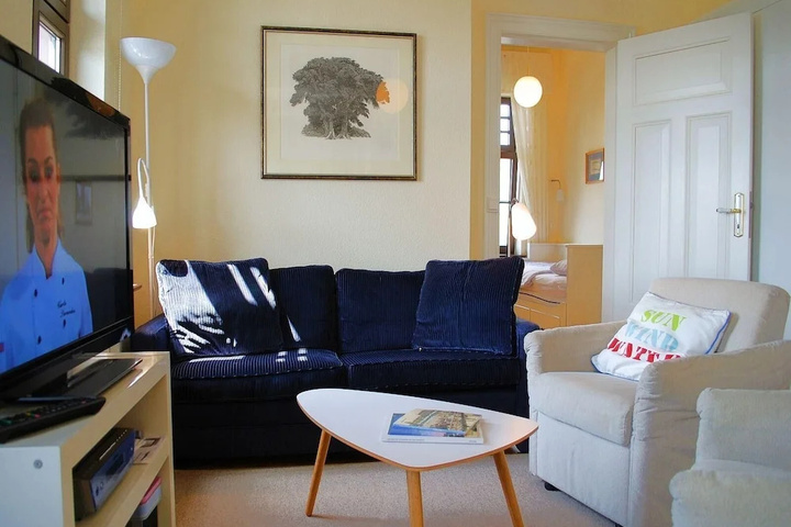 Room 5 of 11