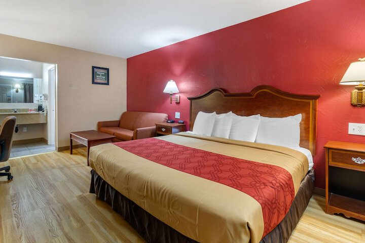1 King Bed (6 of 14)