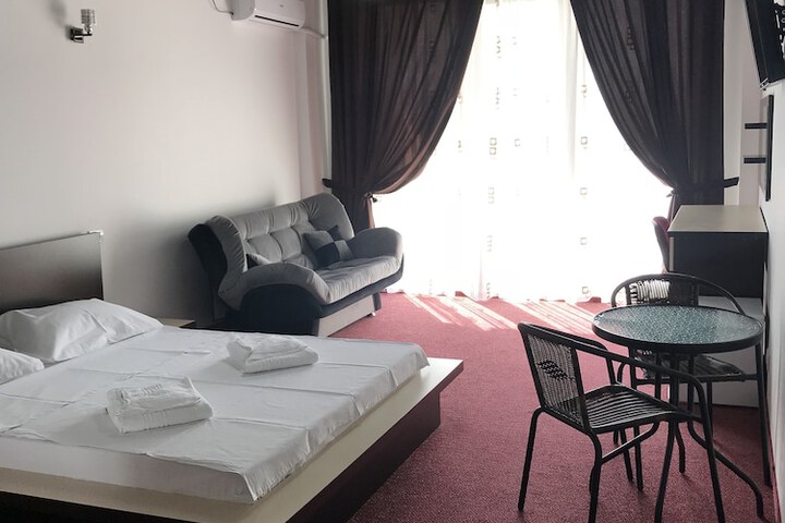 Room 21 of 35