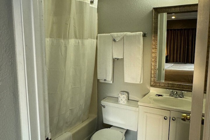 Room 30 of 33