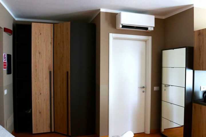 Room 13 of 19