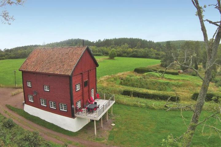 Stunning Home in Gränna With Lake View