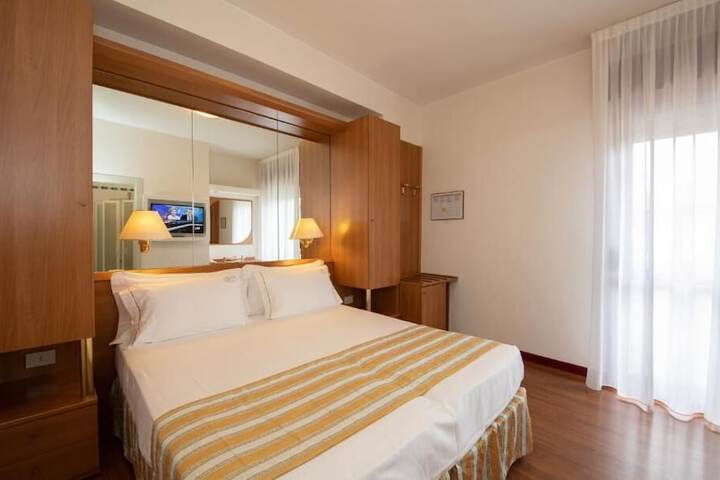 Room 3 of 48