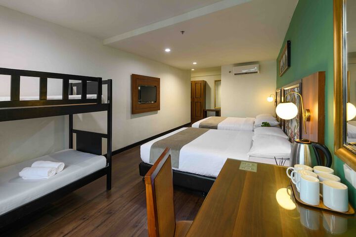 Room 13 of 79