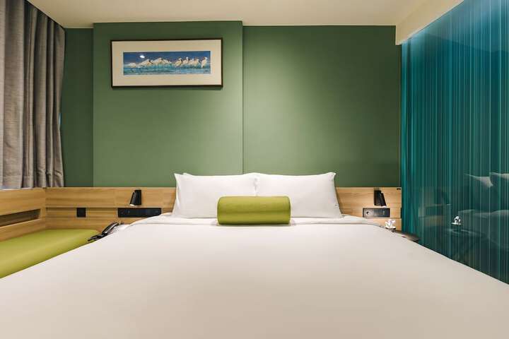 Room 8 of 35
