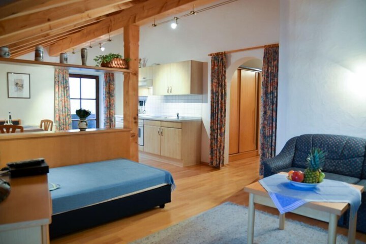 Room 4 of 40