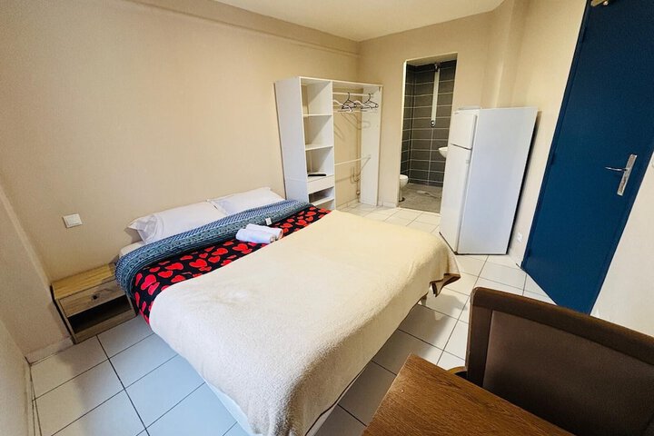 Room 6 of 14
