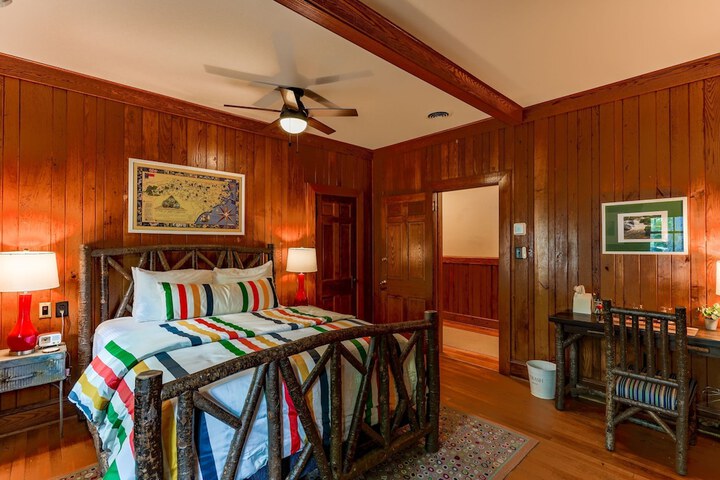 Room 5 of 17