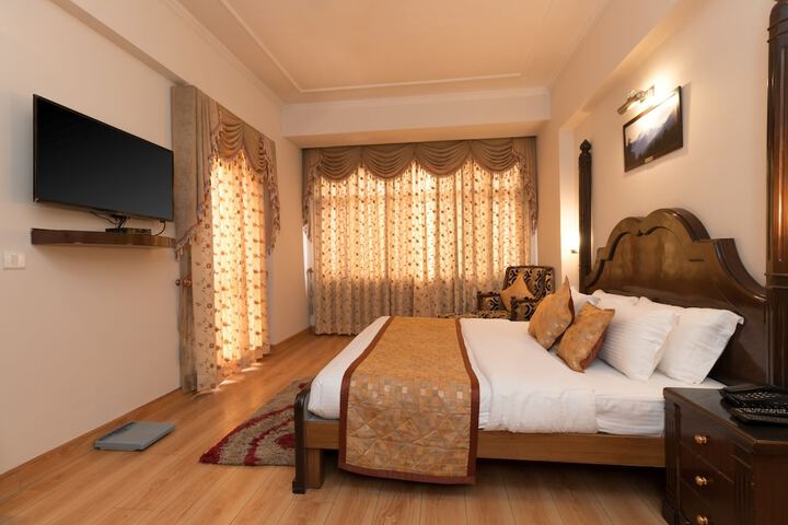 Room 16 of 38