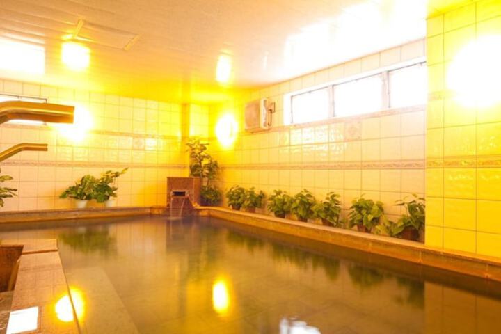 Pools & Facilities