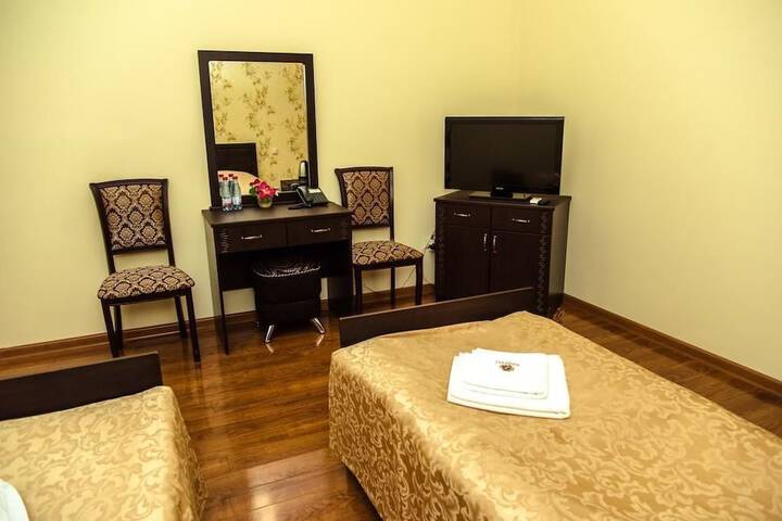 Room 4 of 38