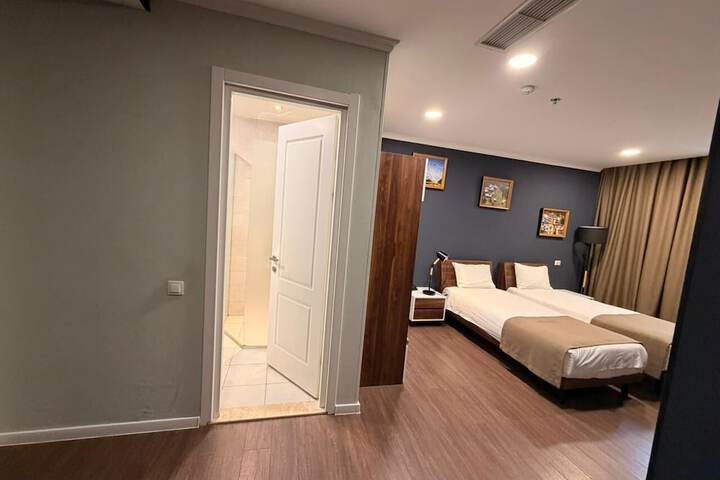 Room 146 of 240
