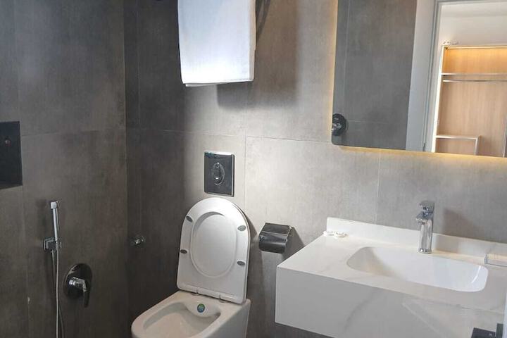 Room 18 of 28