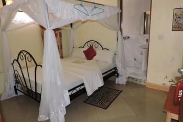 Leons Lodge