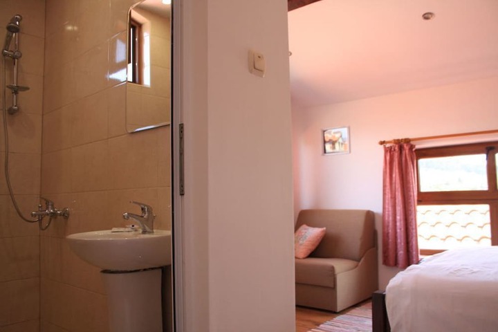 Room 16 of 40