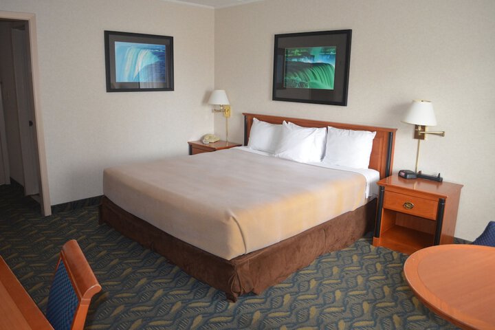 1 King Bed Premium (8 of 21)