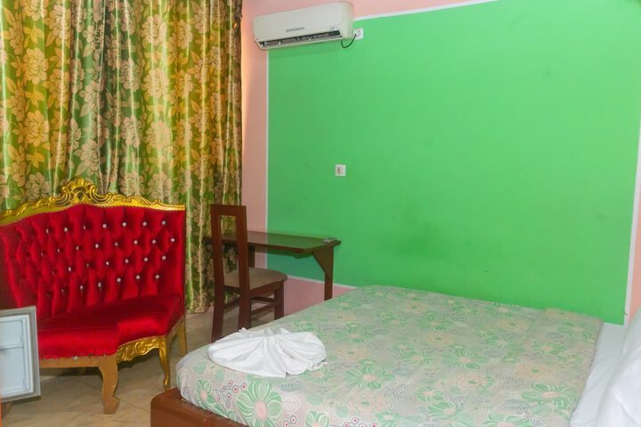 Room 12 of 101
