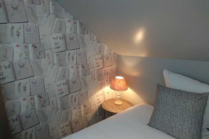 Room 9 of 48