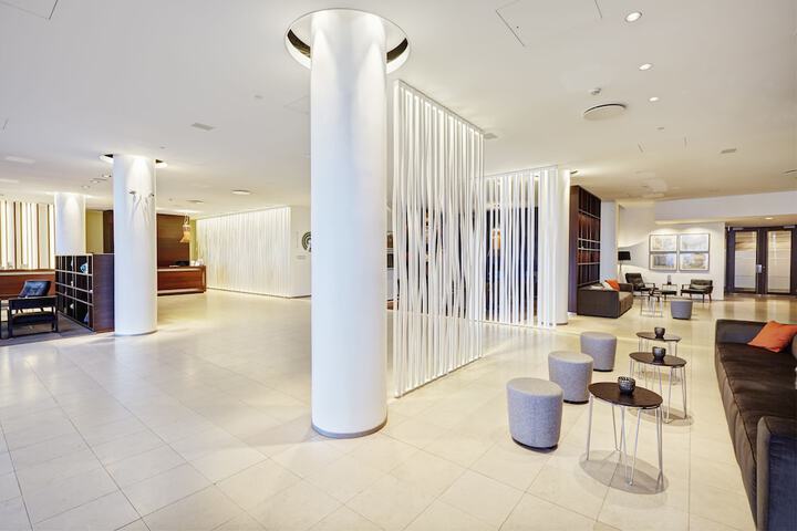 Entrance & Lobby