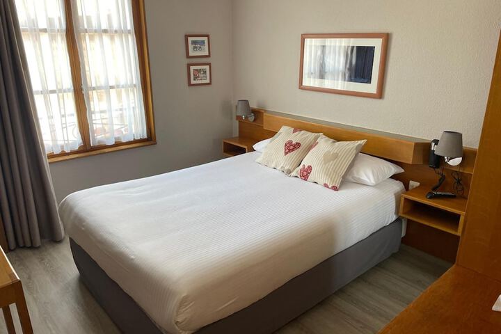 Room 12 of 32