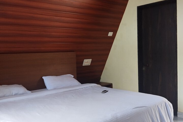 Room 9 of 20