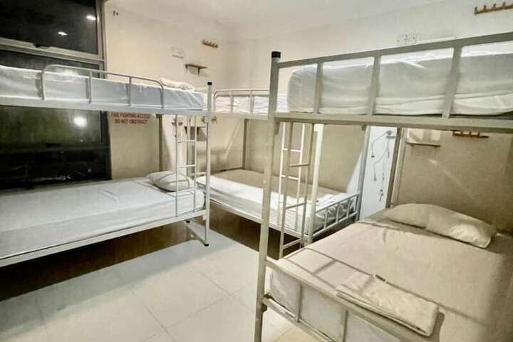 Room 5 of 9