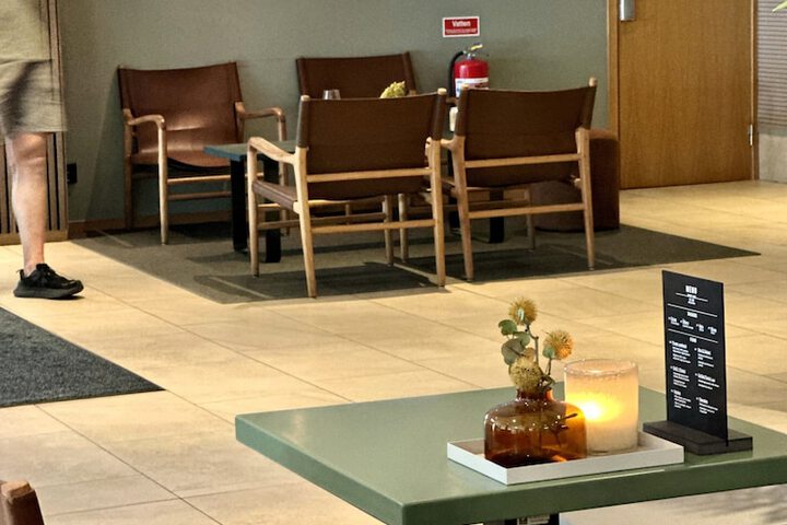 Entrance & Lobby