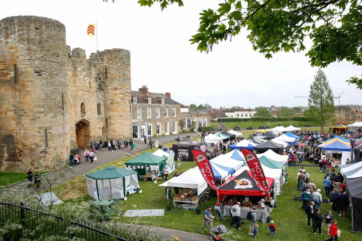 2 Bed in Historic Tonbridge 35 Mins From London
