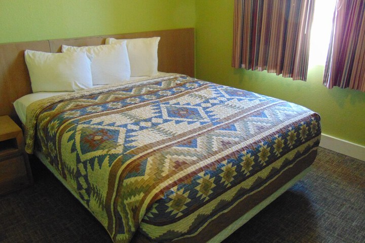 Room 14 of 64
