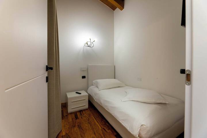 Room 74 of 180