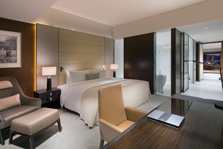 Room 10 of 80