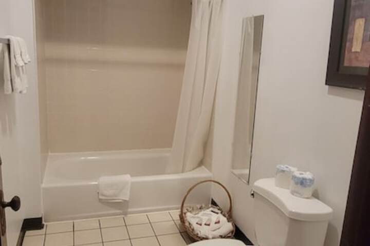 Room 12 of 16