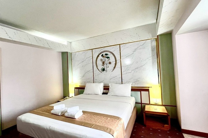 Room 19 of 32