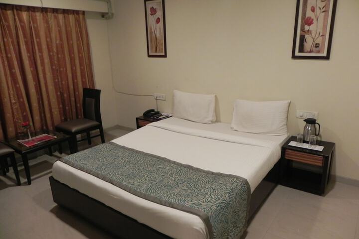 Room 9 of 44