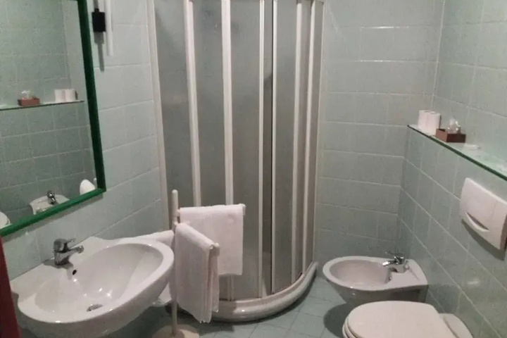 Room 7 of 20