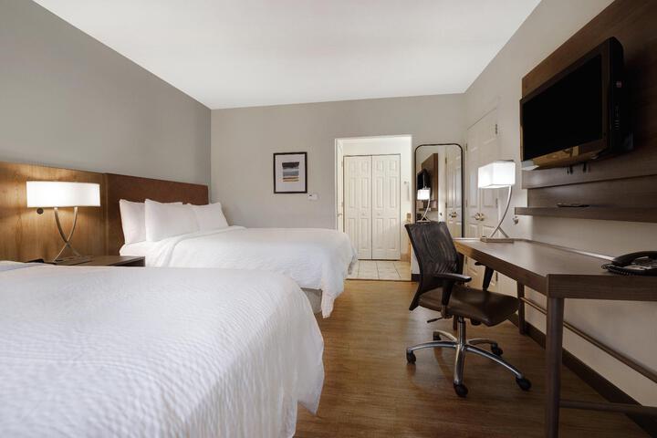 Studio Queen Size Bed (7 of 21)